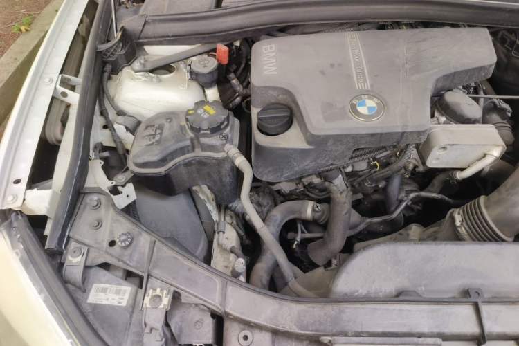 Used BMW X1 2014 sDrive18i Fashion Model Engine Bay Right