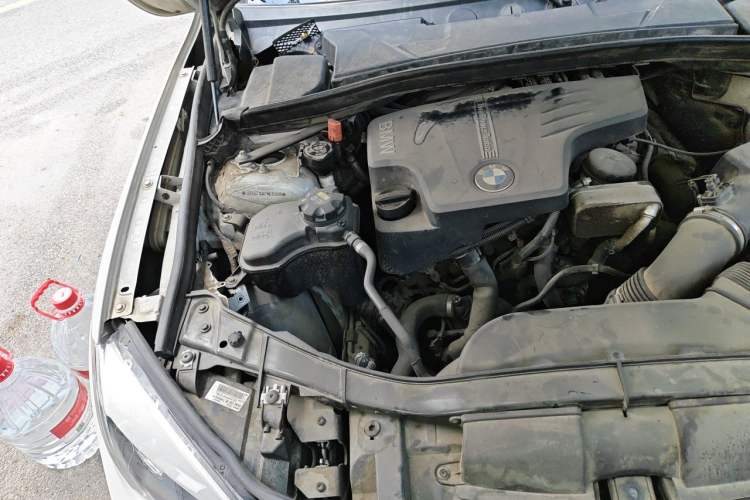 Used BMW X1 2014 sDrive18i Fashion Model Engine Bay Right