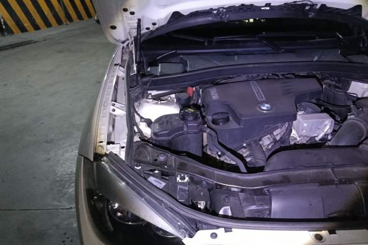 Used BMW X1 2014 sDrive18i Fashion Model Engine Bay Right