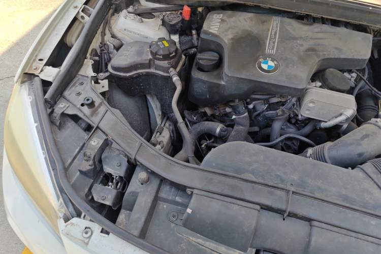 Used BMW X1 2014 sDrive18i Fashion Model Engine Bay Right