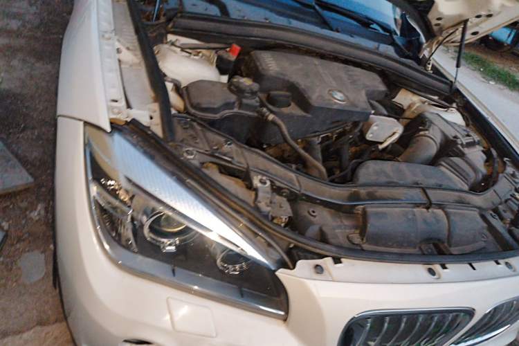 Used BMW X1 2014 sDrive18i Fashion Model Engine Bay Right