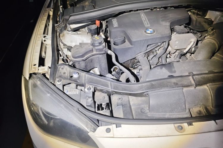 Used BMW X1 2014 sDrive18i Fashion Model Engine Bay Right