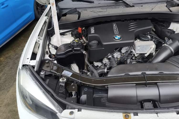 Used BMW X1 2014 sDrive18i Fashion Model Engine Bay Right