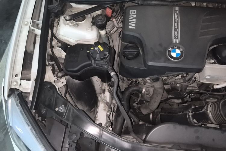 Used BMW X1 2014 sDrive18i Fashion Model Engine Bay Right