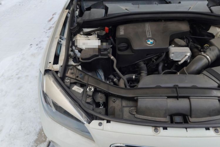 Used BMW X1 2014 sDrive18i Fashion Model Engine Bay Right