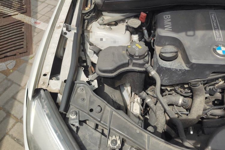 Used BMW X1 2014 sDrive18i Fashion Model Engine Bay Right