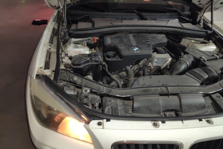 Used BMW X1 2014 sDrive18i Fashion Model Engine Bay Right