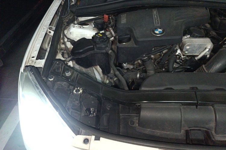 Used BMW X1 2014 sDrive18i Fashion Model Engine Bay Right