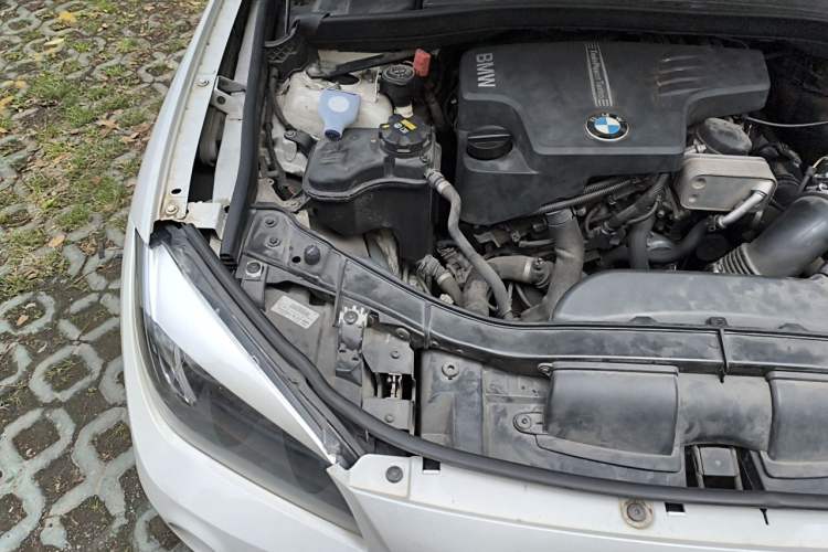 Used BMW X1 2014 sDrive18i manual model Engine Bay Right