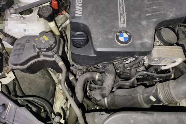 Used BMW X1 2014 sDrive18i Fashion Model Engine Bay Right