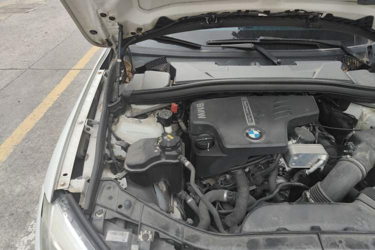 Used BMW X1 2014 sDrive18i Fashion Model Engine Bay Right