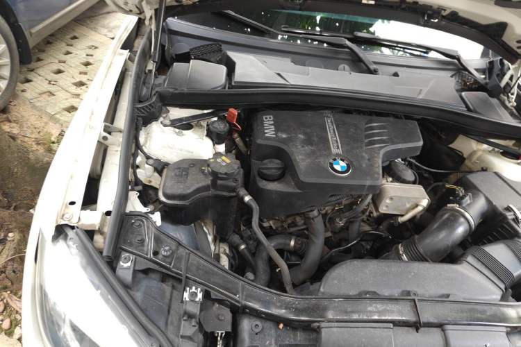 Used BMW X1 2014 sDrive18i Fashion Model Engine Bay Right