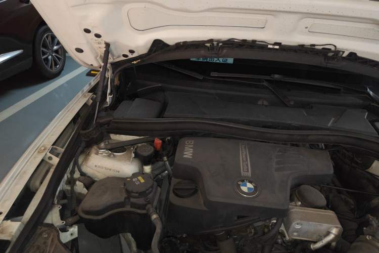 Used BMW X1 2014 sDrive18i Fashion Model Engine Bay Right