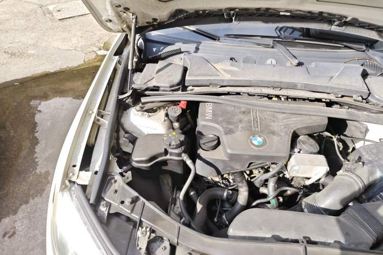 Used BMW X1 2014 sDrive18i Fashion Model Engine Bay Right