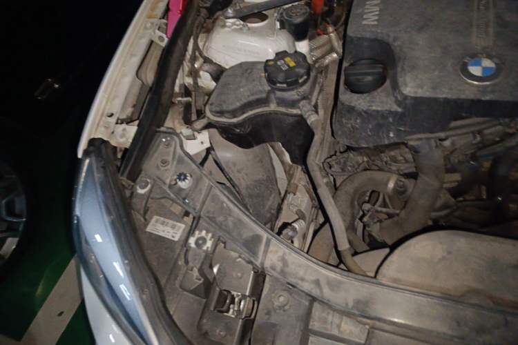 Used BMW X1 2014 sDrive18i Fashion Model Engine Bay Right