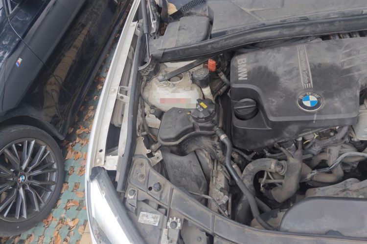 Used BMW X1 2014 sDrive18i Fashion Model Engine Bay Right