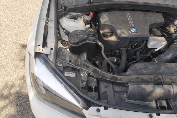 Used BMW X1 2014 sDrive18i Fashion Model Engine Bay Right