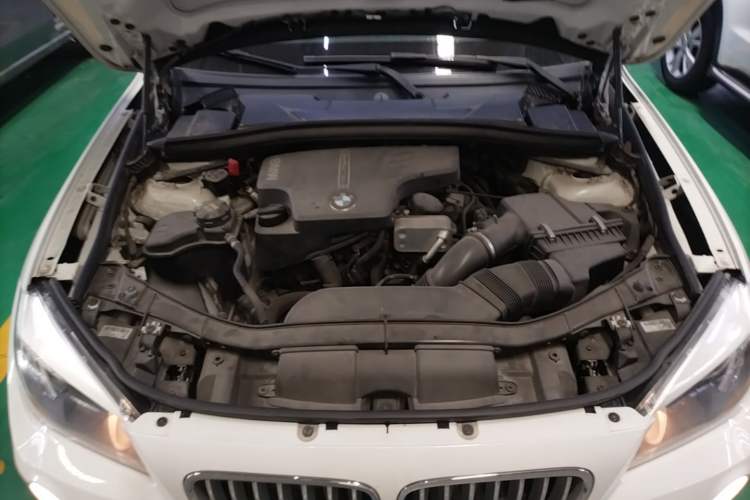 Used BMW X1 2014 sDrive18i Fashion Model Engine Bay