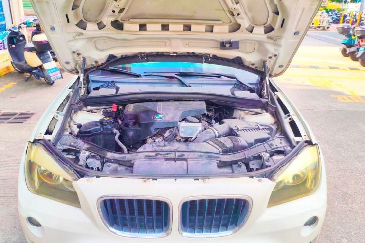 Used BMW X1 2014 sDrive18i Fashion Model Engine Bay