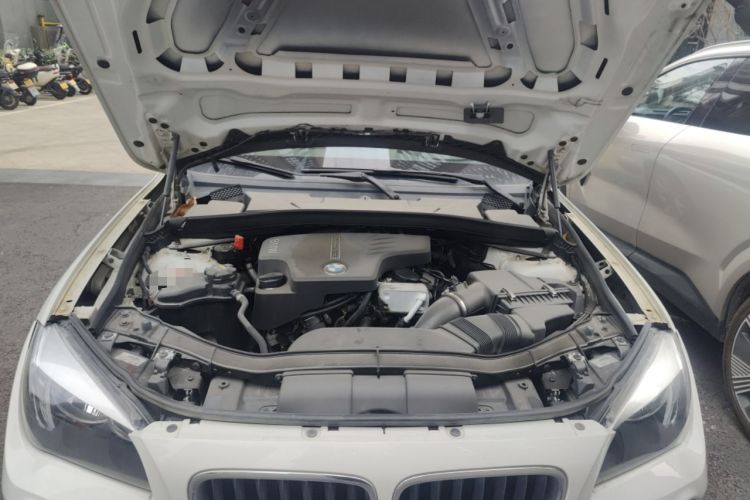 Used BMW X1 2014 sDrive18i Fashion Model Engine Bay