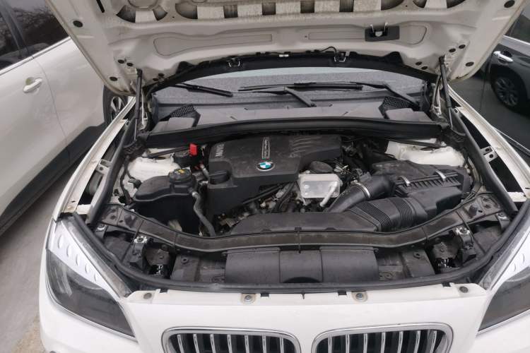 Used BMW X1 2014 sDrive18i Fashion Model Engine Bay