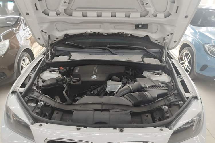 Used BMW X1 2014 sDrive18i Fashion Model Engine Bay