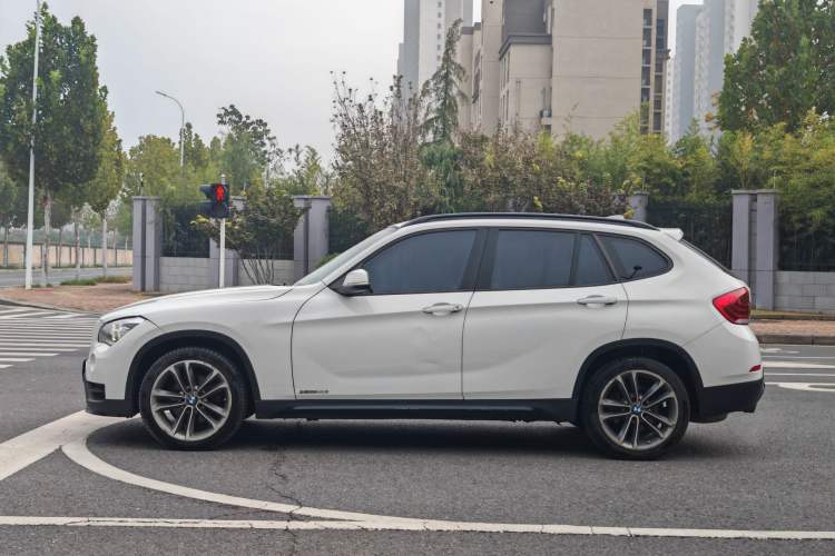 Used BMW X1 2014 xDrive20i Sports Design Package Exterior 3