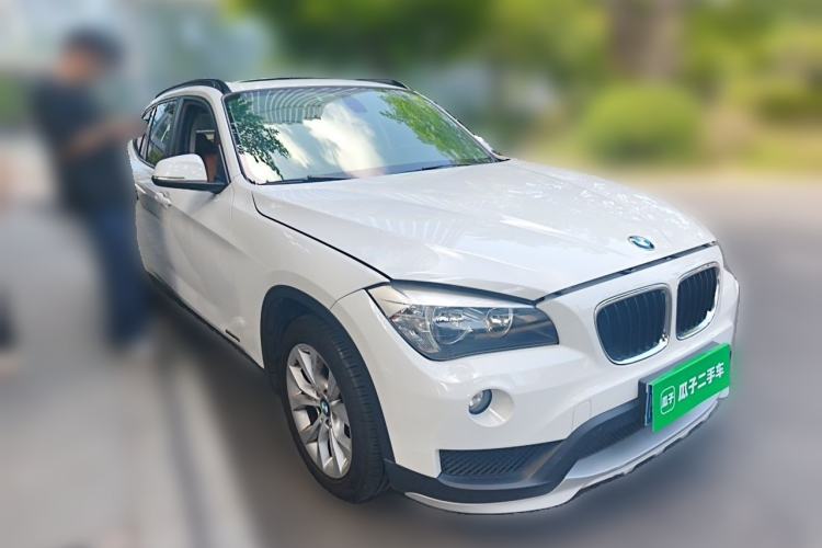 Used BMW X1 2014 sDrive18i Fashion Model Front Right 45 Deg