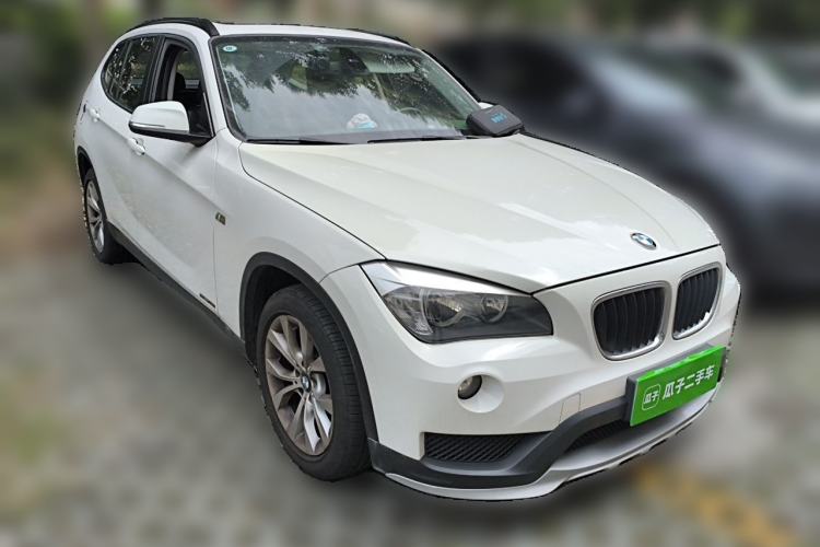 Used BMW X1 2014 sDrive18i manual model Front Right 45 Deg