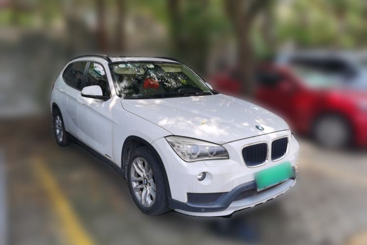 Used BMW X1 2014 sDrive18i Fashion Model Front Right 45 Deg