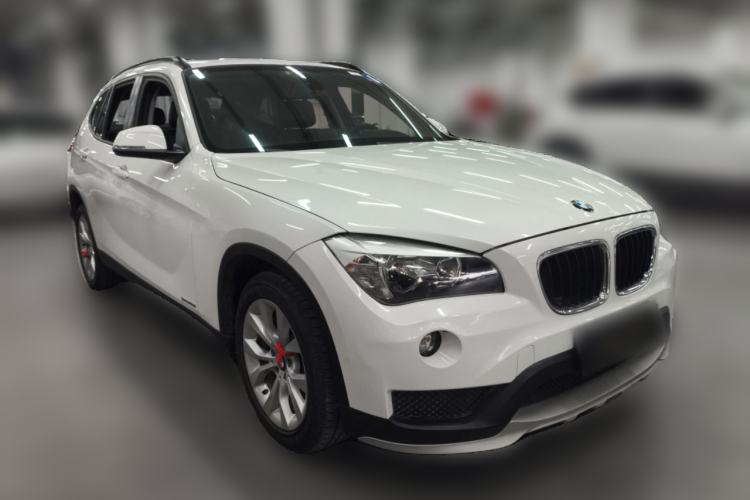 Used BMW X1 2014 sDrive18i Fashion Model Front Right 45 Deg