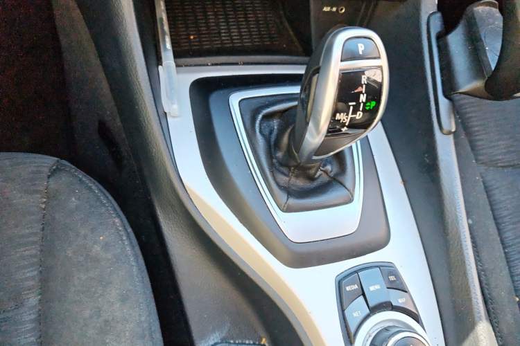 Used BMW X1 2014 sDrive18i Fashion Model Gear Lever