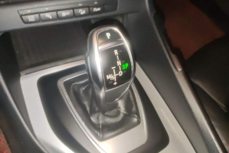 Used BMW X1 2014 xDrive20i Sports Design Package Gear Lever