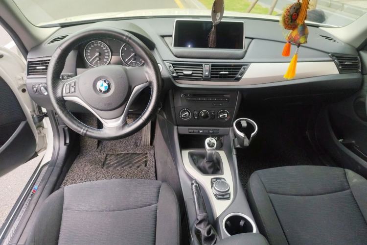 Used BMW X1 2014 sDrive18i manual model Interior 2