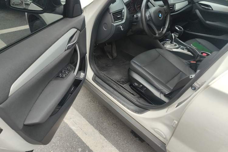 Used BMW X1 2014 sDrive18i Leading Model Interior 3