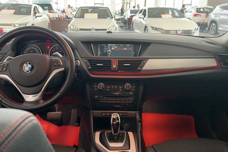 Used BMW X1 2014 xDrive20i Sports Design Package Interior 3
