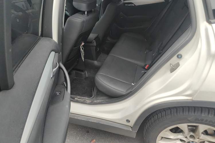 Used BMW X1 2014 sDrive18i Leading Model Interior 4