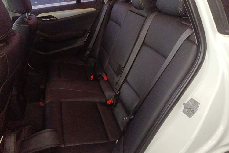 Used BMW X1 2014 sDrive18i manual model Interior 4