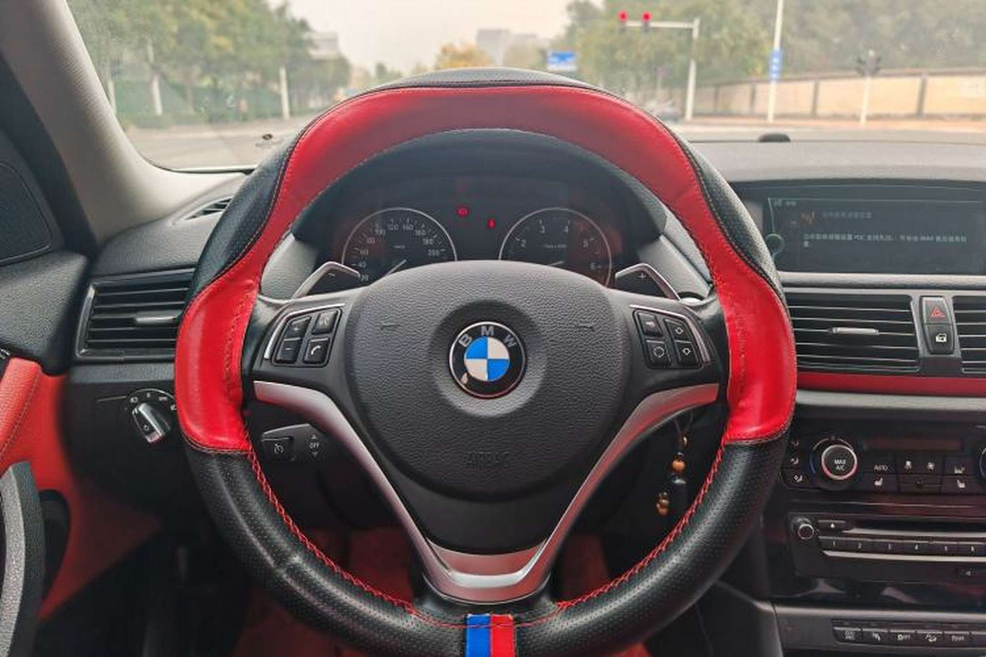 Used BMW X1 2014 xDrive20i Sports Design Package Interior 4
