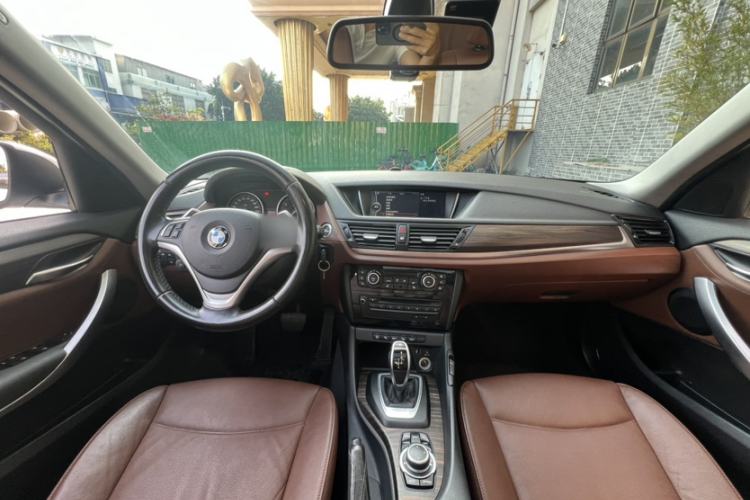 Used BMW X1 2014 xDrive20i X Design Package Interior 4