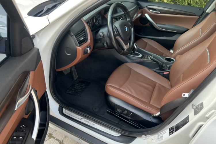 Used BMW X1 2014 xDrive20i X Design Package Interior 5