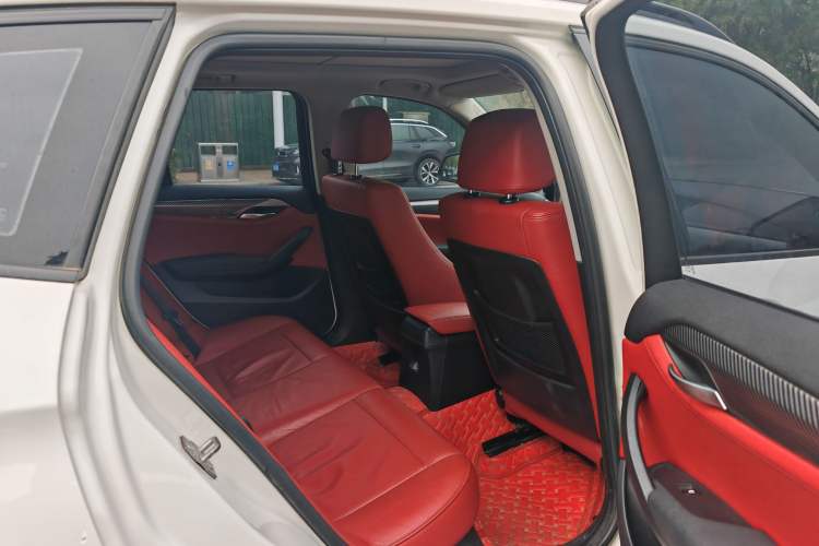 Used BMW X1 2014 xDrive20i Sports Design Package Interior 7