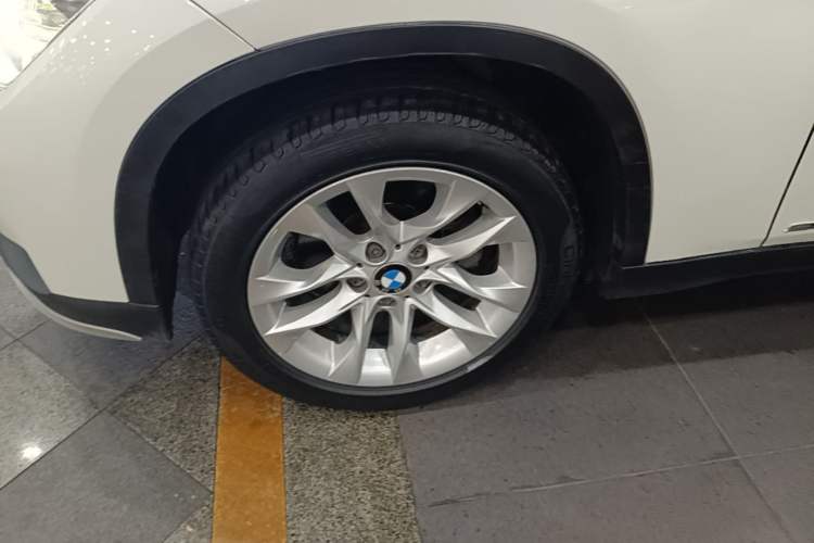 Used BMW X1 2014 sDrive18i Leading Model Left Front Wheel Hub