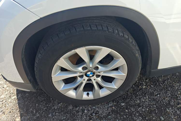 Used BMW X1 2014 sDrive18i Fashion Model Left Front Wheel Hub