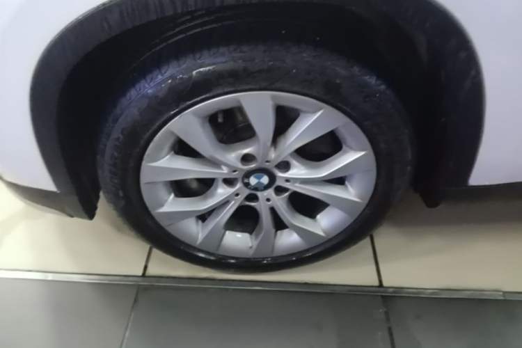 Used BMW X1 2014 sDrive18i Fashion Model Left Front Wheel Hub