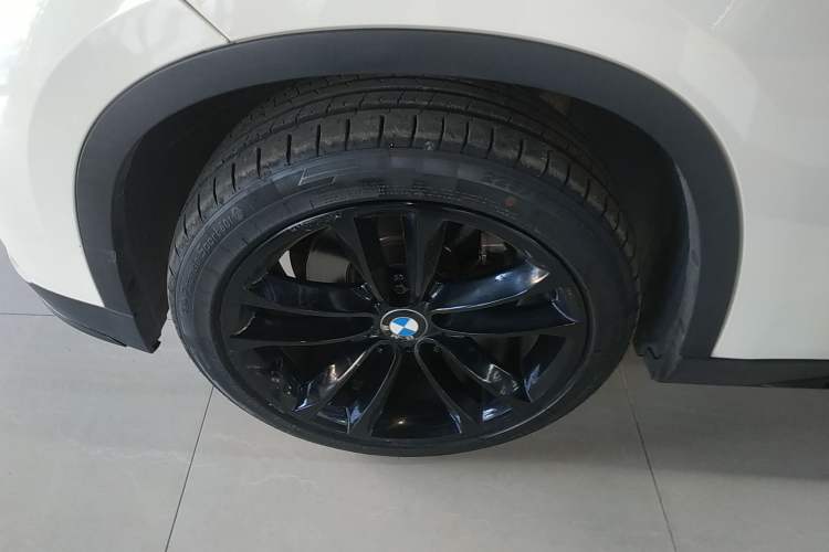 Used BMW X1 2014 sDrive18i Leading Model Left Front Wheel Hub