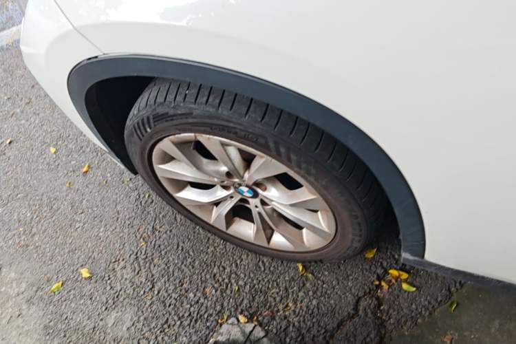 Used BMW X1 2014 sDrive18i Fashion Model Left Front Wheel Hub