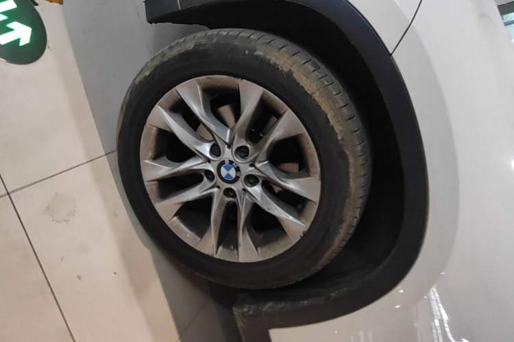 Used BMW X1 2014 sDrive18i Leading Model Left Front Wheel Hub