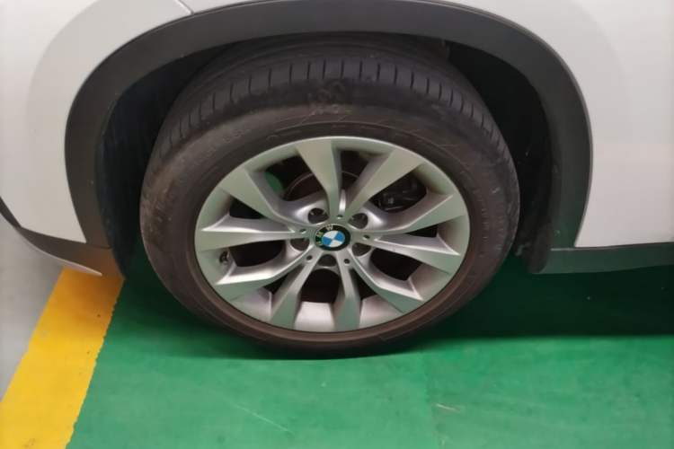 Used BMW X1 2014 sDrive18i Fashion Model Left Front Wheel Hub