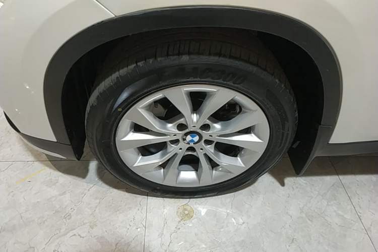 Used BMW X1 2014 sDrive18i Fashion Model Left Front Wheel Hub